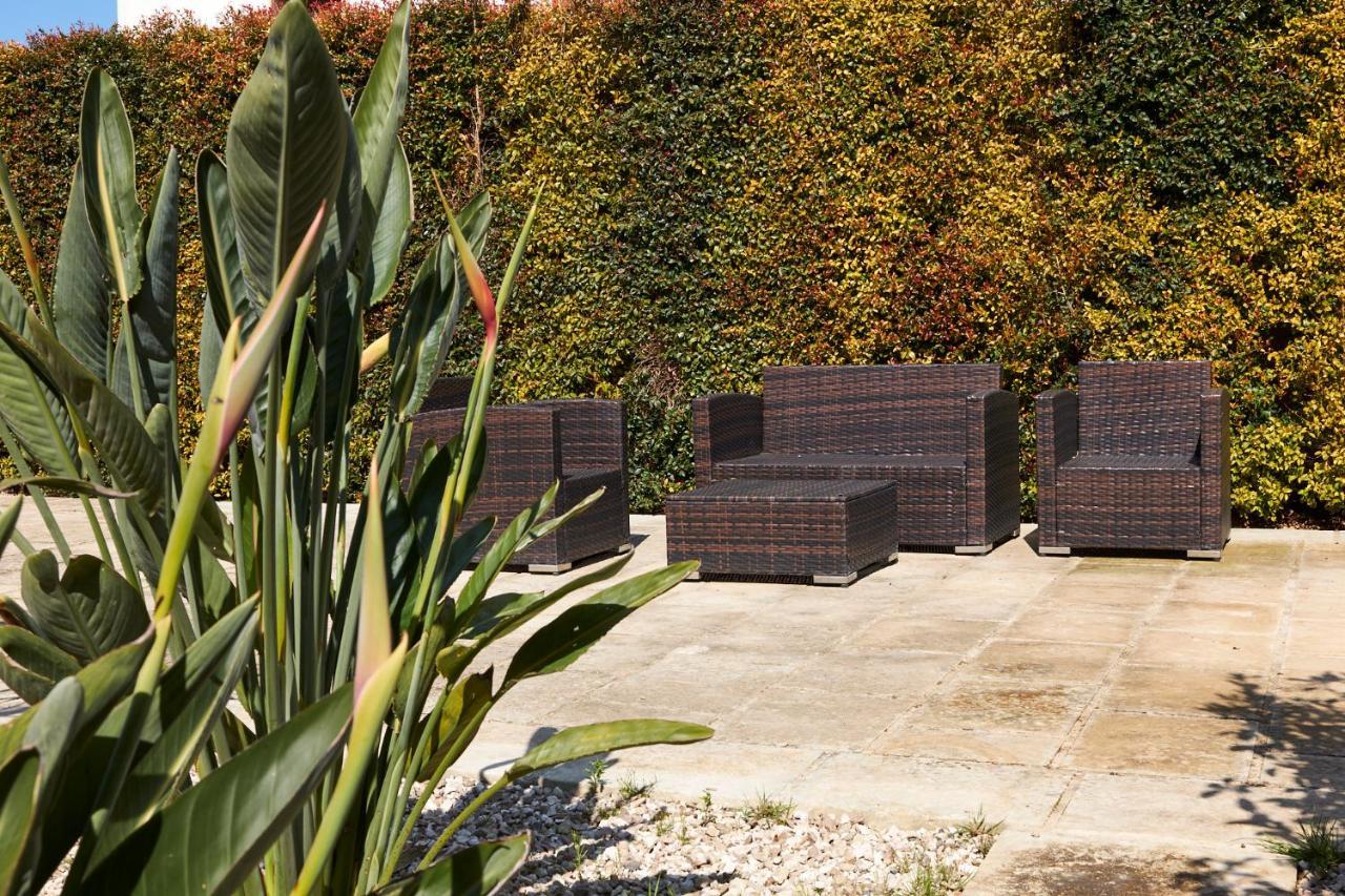 Hotel Il Giardino Di Flora Con Piscina Lecce Exterior foto