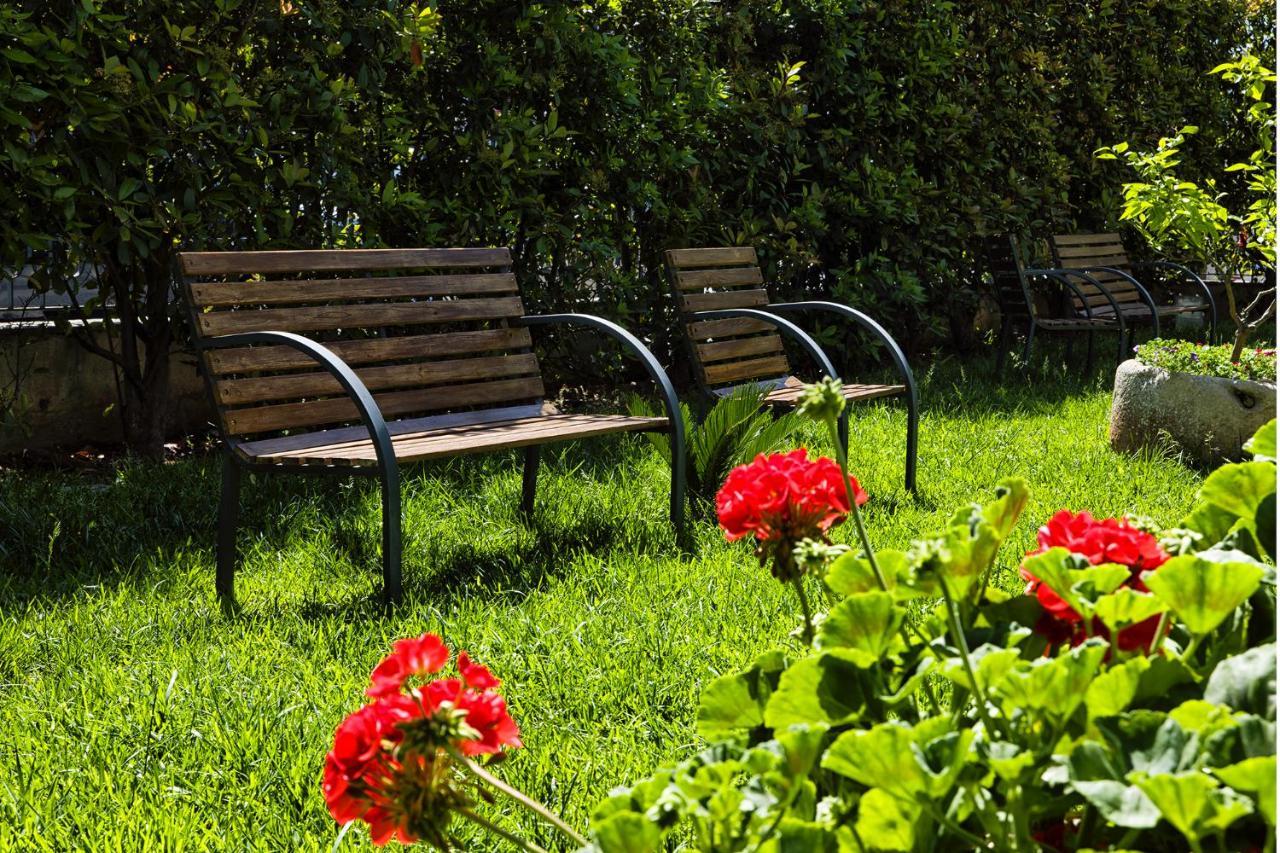 Hotel Il Giardino Di Flora Con Piscina Lecce Exterior foto